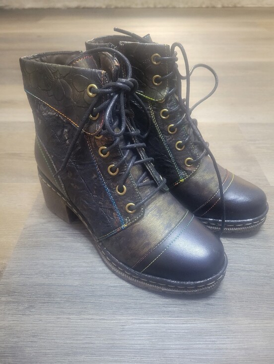 L'artiste Shoes - L'Artiste by Spring Step Fallinluv Leather Lace-Up Boots